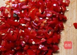 红辣椒炒腌制萝卜丁的做法图解2