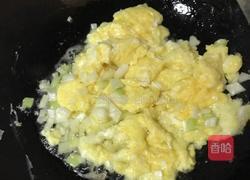 鸡蛋炒米饭的做法图解3