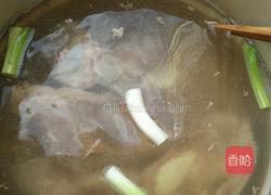 黄花菜黄豆薏米筒骨汤的做法图解4