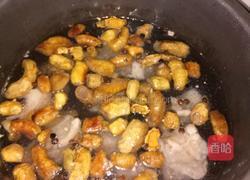 肥肠排骨汤的做法图解3