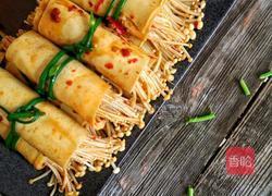 金针菇豆皮卷的做法图解1