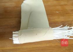 金针菇豆皮卷的做法图解7