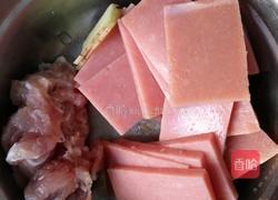 火腿片炒胶笋的做法图解3