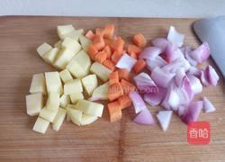 腊肠杂蔬焖饭的做法图解2