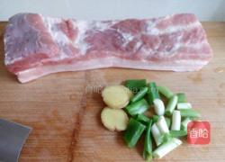 酱油蒸肉的做法图解1