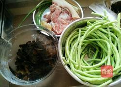 豇豆猪肉饺子的做法图解1