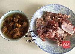 排骨炖松茸的做法图解1