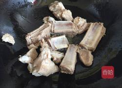 排骨炖松茸的做法图解4