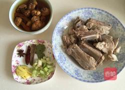 排骨炖松茸的做法图解3