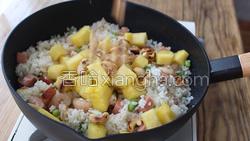 夏日虾仁菠萝饭的做法图解17