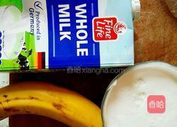 香蕉奶昔的做法图解1