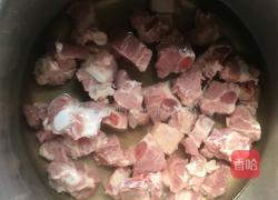 玉米胡萝卜排骨猪肝汤的做法图解2