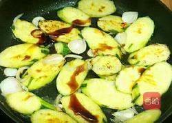 蚝油煎黄瓜的做法图解4