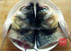 清蒸剁椒鳙鱼的做法图解1