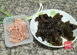 木耳小炒肉的做法图解1
