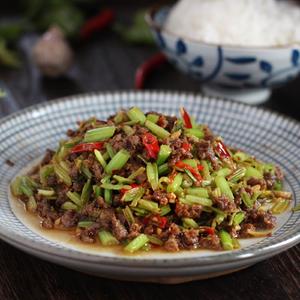 芹菜牛肉末-香哈名厨课视频