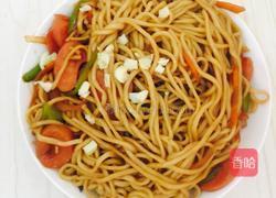 香肠炒面的做法图解4