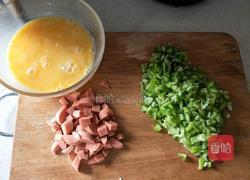 青椒鸡蛋火腿炒饭的做法图解2