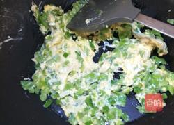 青椒鸡蛋火腿炒饭的做法图解4