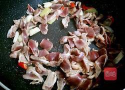 泡椒蒜苔炒鸡胗的做法图解4