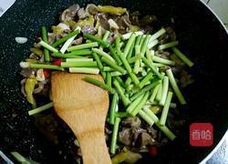 泡椒蒜苔炒鸡胗的做法图解9