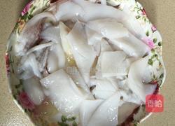 三色椒爆鲜鱿的做法图解2