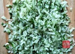 黄瓜鸡蛋馅水饺的做法图解2