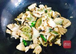 芹菜炒青头菌的做法图解8