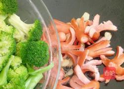 西兰花炒脆皮肠的做法图解6