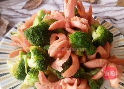 西兰花炒脆皮肠的做法图解7