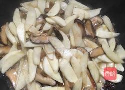 茭白炒香菇的做法图解3