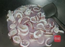 鲜鱿鱼炒韮菜的做法图解2