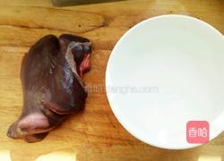 嫩炒猪肝的做法图解1