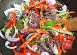 双色椒爆牛肉的做法图解4