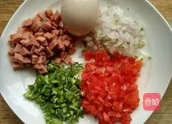 Illustration of how to make colorful egg fried rice 1