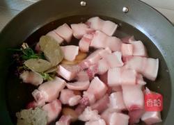 红烧肉闷鸡蛋的做法图解4