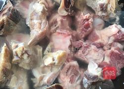 腊猪蹄烧牛排骨的做法图解1