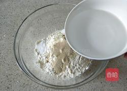 羊角面包的做法图解1