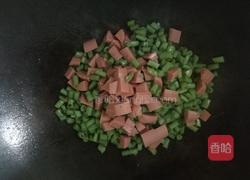 香肠豇豆丁的做法图解3