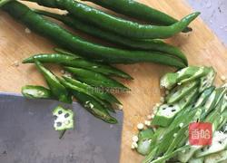 黄秋葵炒肉的做法图解2