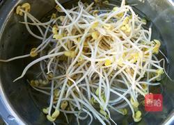 芹菜拌黄豆芽的做法图解1
