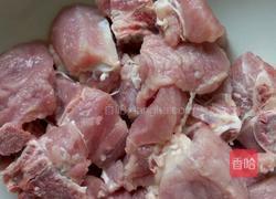 白萝卜骨头汤的做法图解1