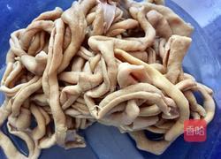 萝卜干炒鸭肠的做法图解1