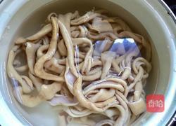 萝卜干炒鸭肠的做法图解2