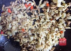 萝卜干炒鸭肠的做法图解9