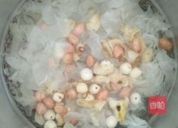 冰糖银耳莲子百合羹的做法图解3