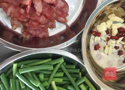蒜薹炒腊肠的做法图解1