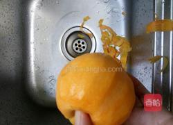 黄桃水罐头的做法图解2