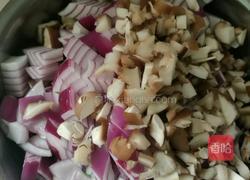 老干妈香辣牛肉酱的做法图解2