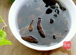 凉拌木耳香菜的做法图解2